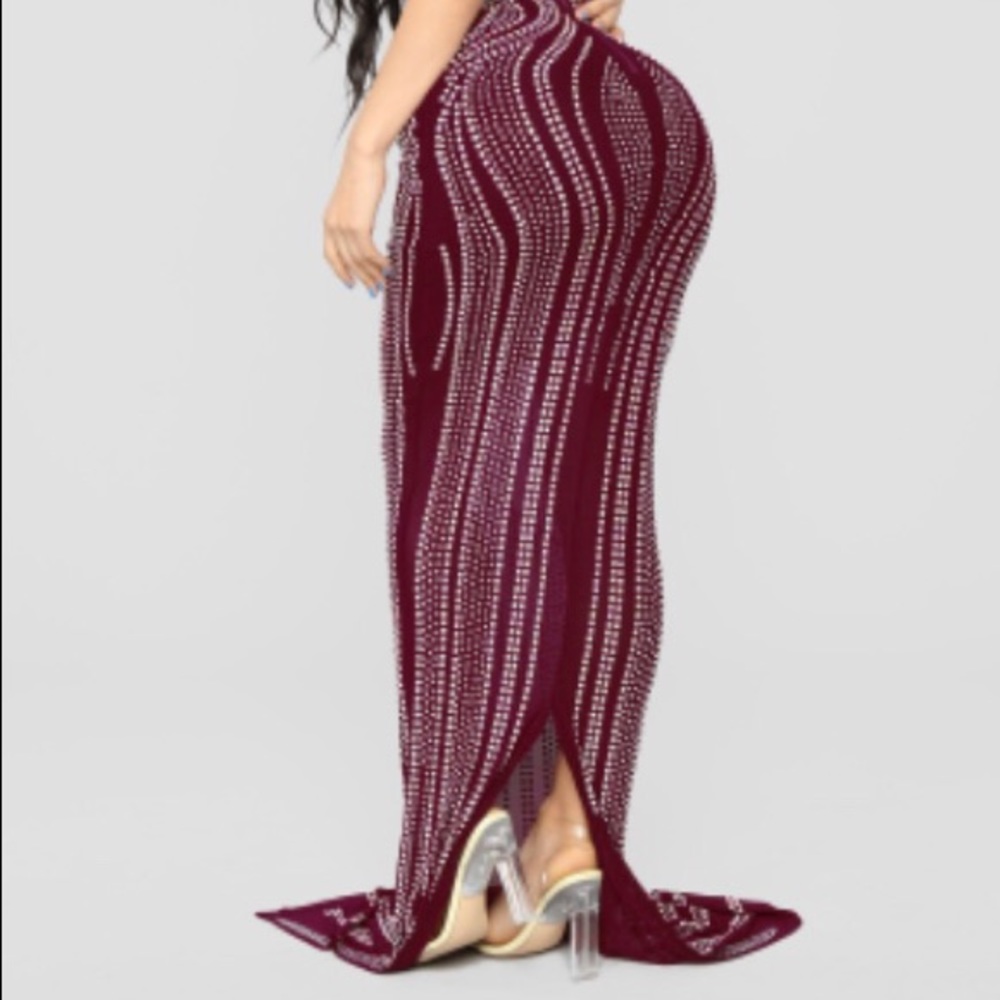 Gown - Picture 3 of 7